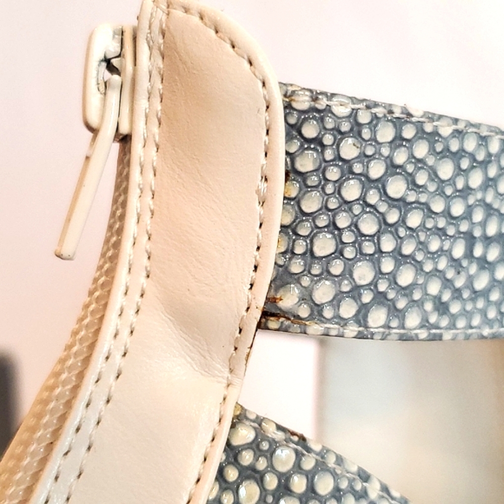 Shoedazzle | Camele Green/Black heels - Picture 14 of 16